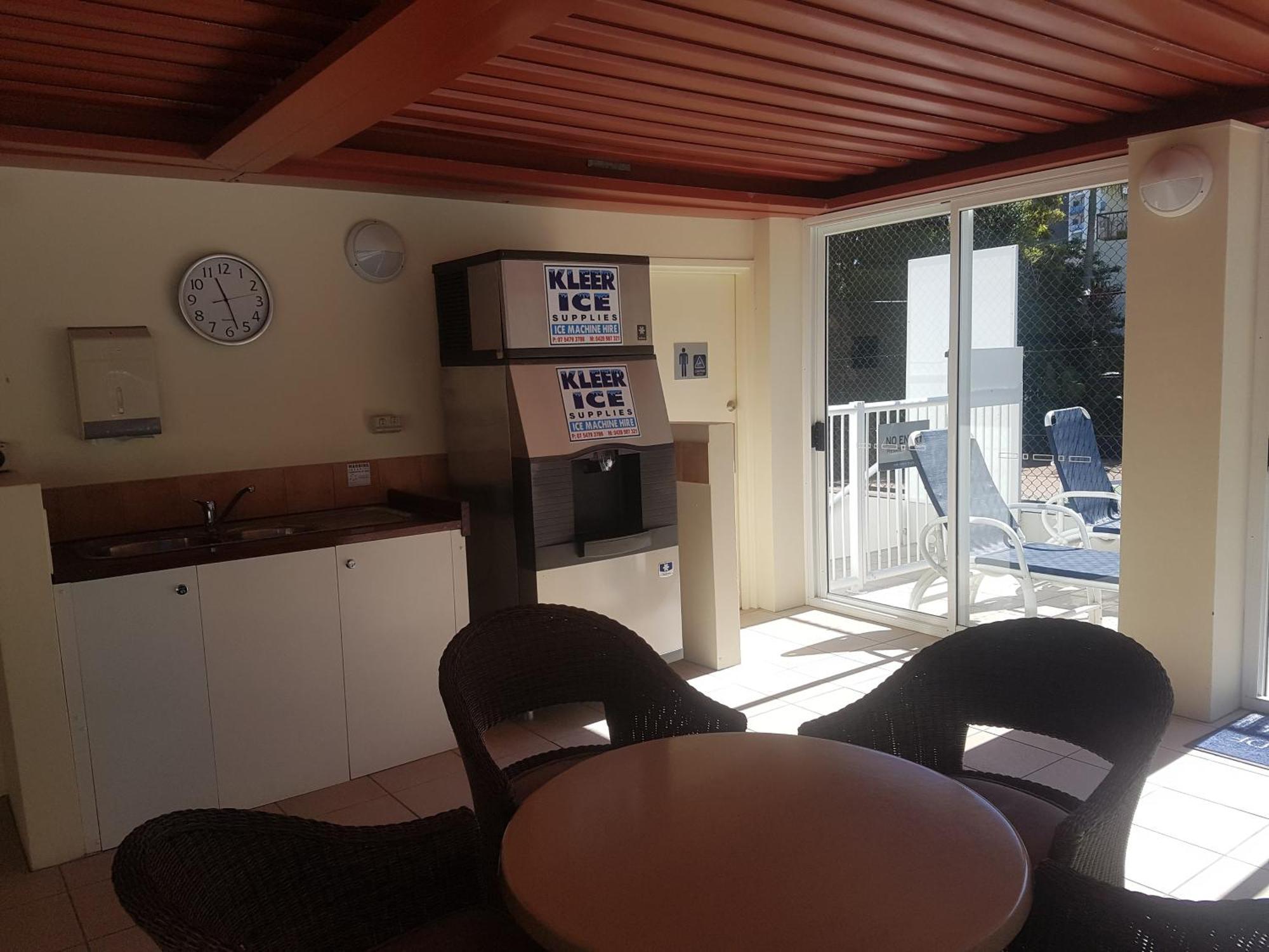 Surfers/Broadbeach Pool View. Free Parking & Wifi Голд-Кост Экстерьер фото